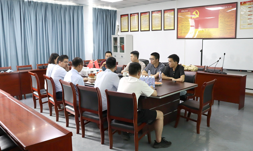 廈大信息學(xué)院水聲通信團隊來大禹電子洽談合作.jpg